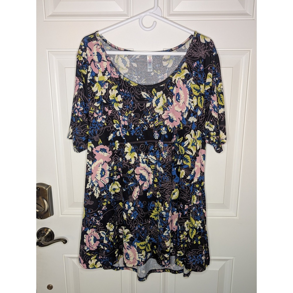 LuLaRoe Irma Tunic Top Womens 2XL Black Floral Short Sleeve High Low Hem Shirt